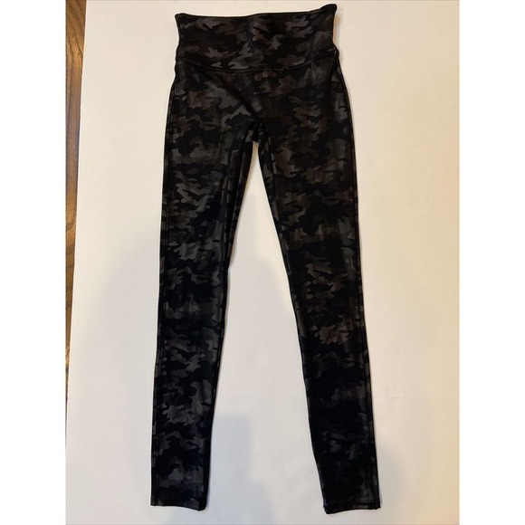 Spanx Black Matte Faux Leather Camo Camouflage High Waist Leggings Pants - Picture 2 of 5
